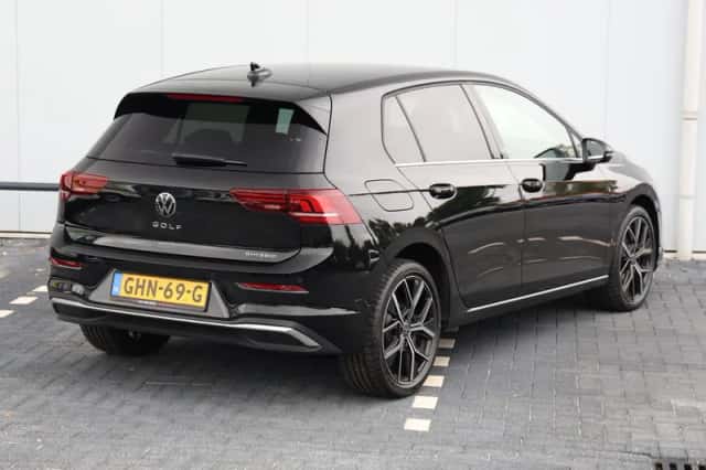 Volkswagen Golf (2024) thumbnail 5