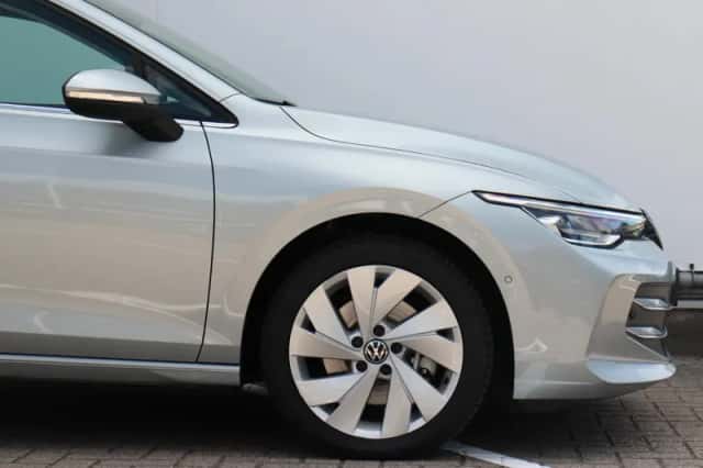 Volkswagen Golf (2025) thumbnail 4