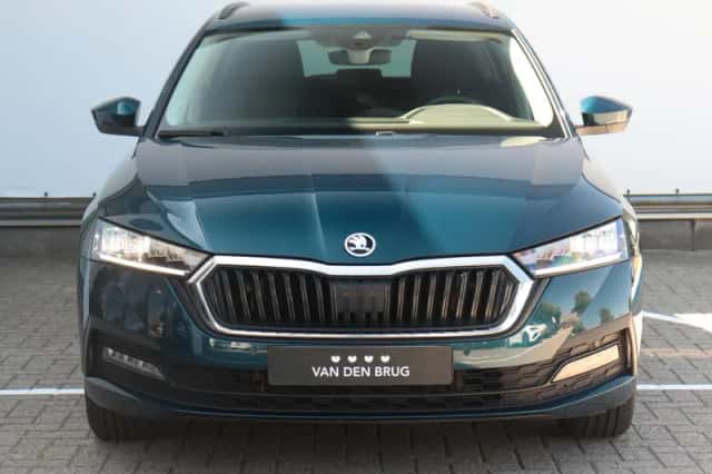 Škoda Octavia (2023) thumbnail 2