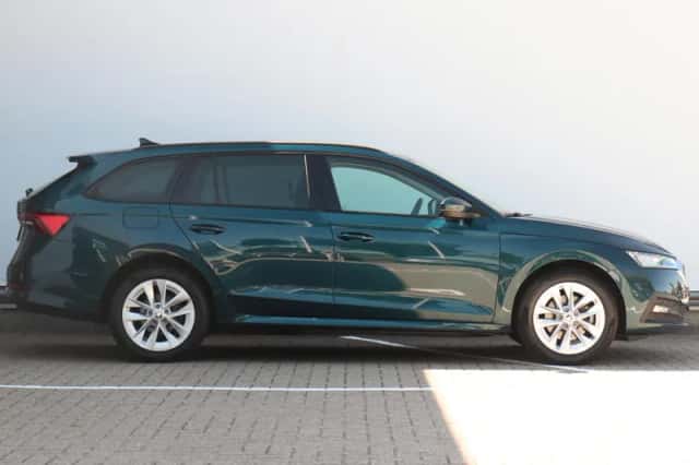 Škoda Octavia (2023) thumbnail 4