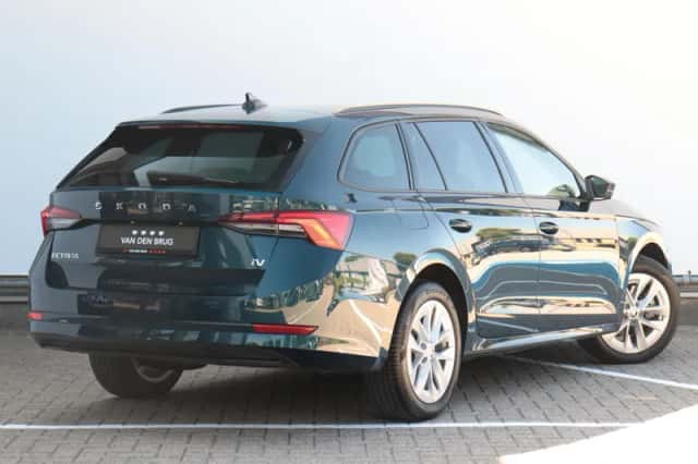 Škoda Octavia (2023) thumbnail 5