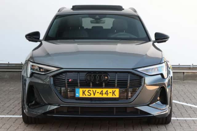 Audi e-tron (2023) thumbnail 2