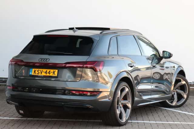 Audi e-tron (2023) thumbnail 6