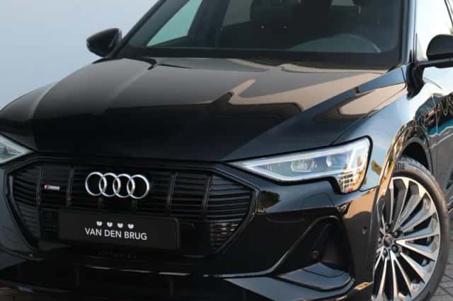 Audi e-tron (2022) thumbnail 2