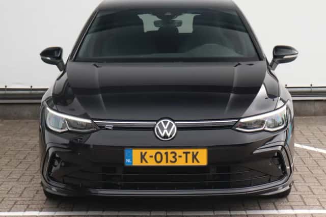 Volkswagen Golf (2021) thumbnail 2