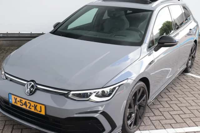 Volkswagen Golf (2023) thumbnail 3