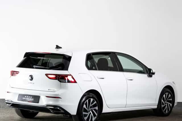 Volkswagen Golf (2021) thumbnail 4