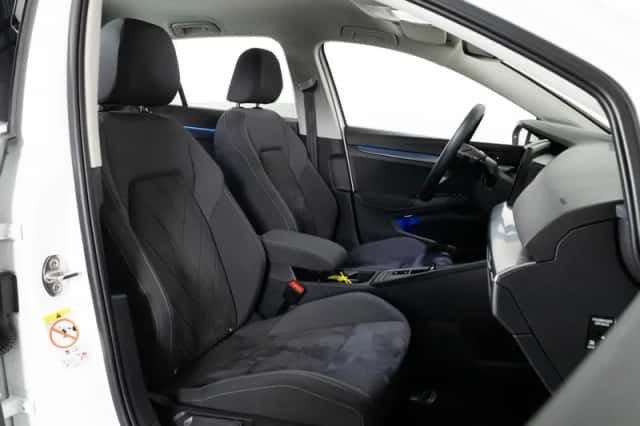 Volkswagen Golf (2021) thumbnail 6