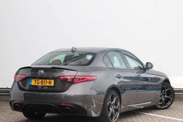 Alfa Romeo Giulia (2018) thumbnail 3