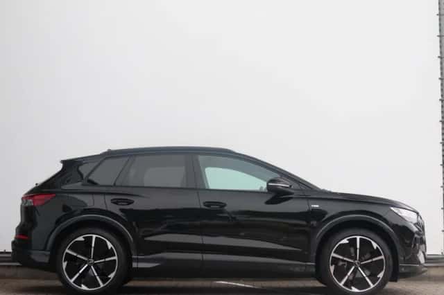 Audi Q4 e-tron (2025) thumbnail 2