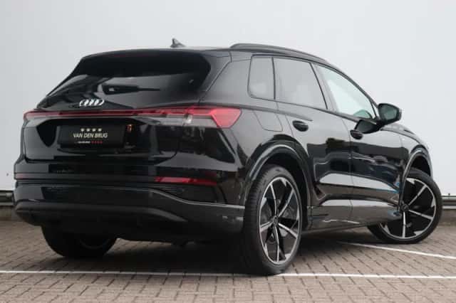 Audi Q4 e-tron (2025) thumbnail 4