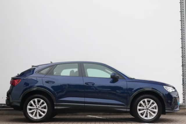 Audi Q3 (2022) thumbnail 2