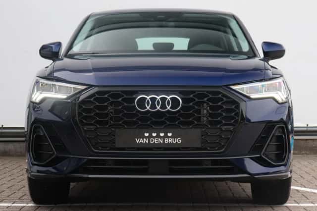 Audi Q3 (2022) thumbnail 3