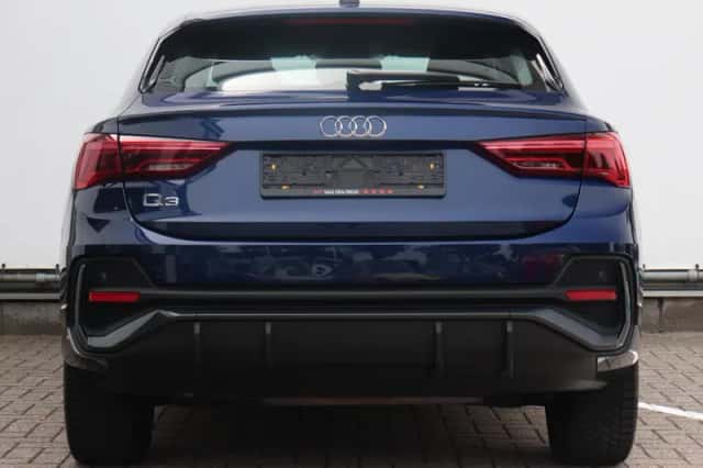 Audi Q3 (2022) thumbnail 5