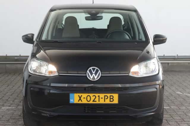 Volkswagen Up! (2024) thumbnail 2