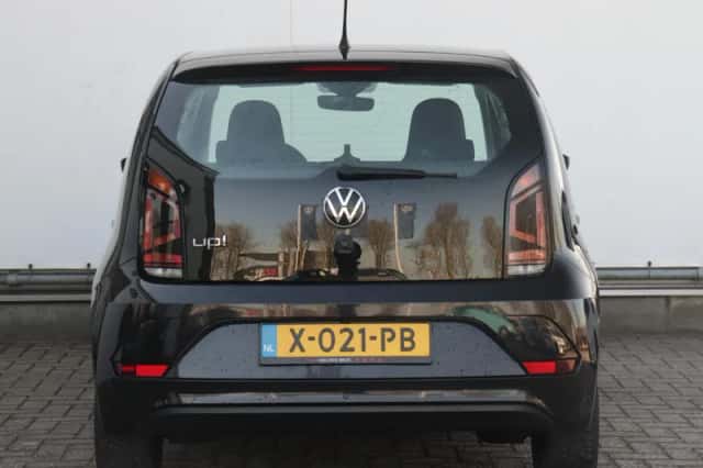 Volkswagen Up! (2024) thumbnail 6