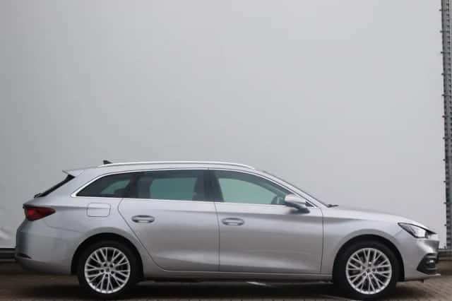 SEAT Leon (2022) thumbnail 2