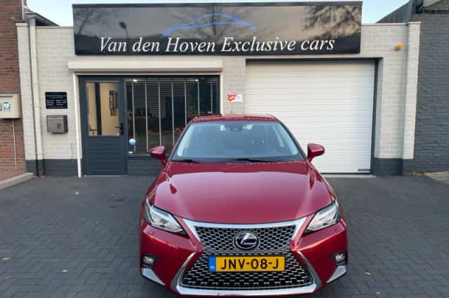 Lexus CT (2018) thumbnail 2