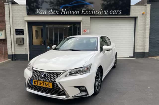 Lexus CT (2017) thumbnail 1