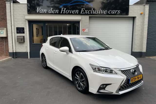 Lexus CT (2017) thumbnail 3