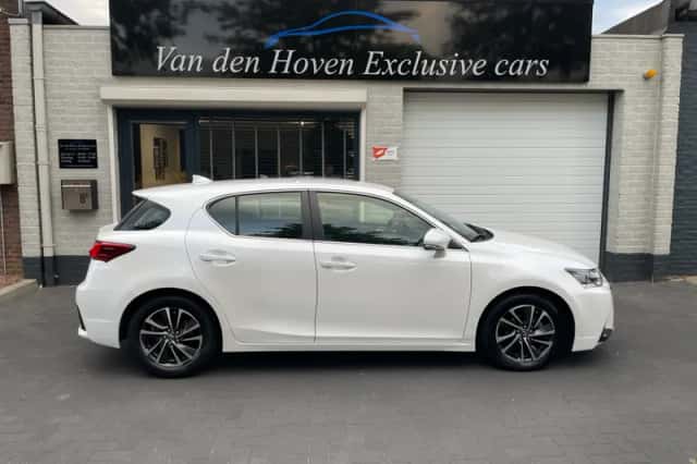 Lexus CT (2017) thumbnail 4