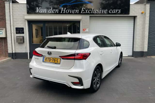 Lexus CT (2017) thumbnail 6