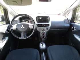 Mitsubishi I-MiEV (2011) thumbnail 11
