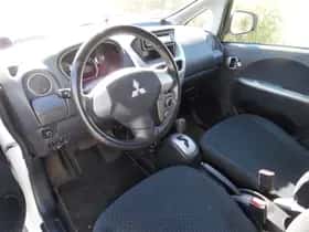 Mitsubishi I-MiEV (2011) thumbnail 9