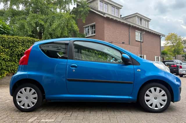 Peugeot 107 (2010) thumbnail 4