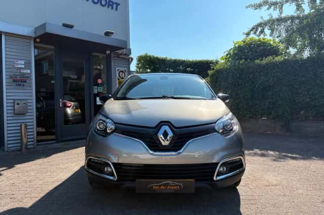 Renault Captur (2014) thumbnail 2