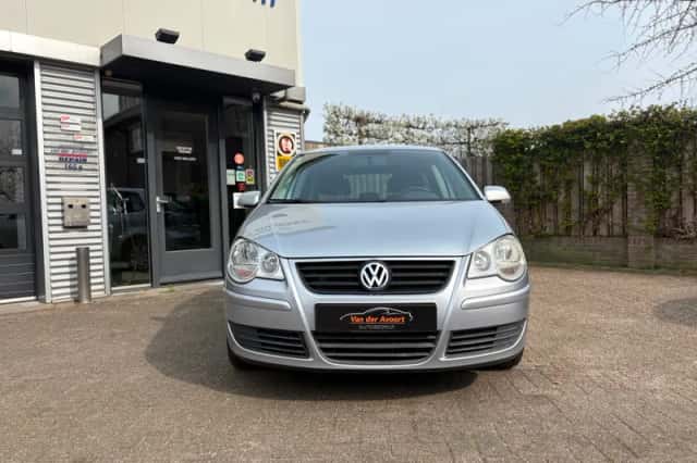 Volkswagen Polo (2006) thumbnail 2