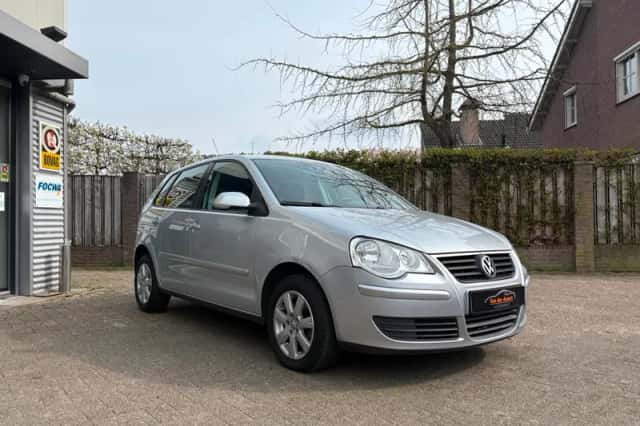 Volkswagen Polo (2006) thumbnail 3