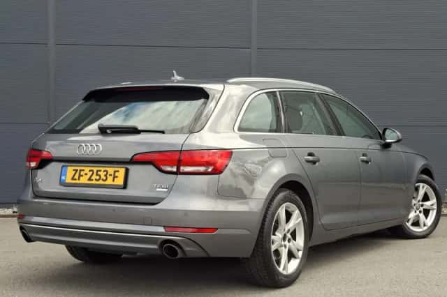 Audi A4 (2018) thumbnail 3