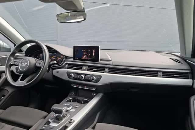 Audi A4 (2018) thumbnail 4