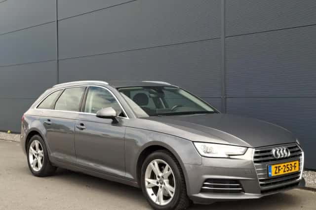 Audi A4 (2018) thumbnail 5