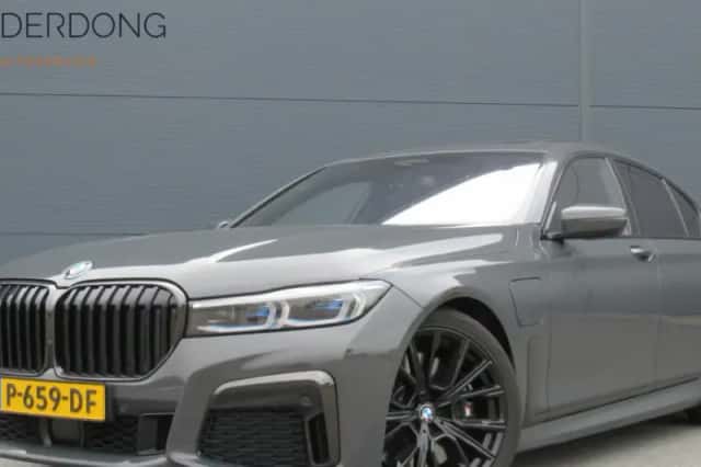 BMW 7-Serie (2022) thumbnail 1
