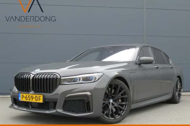 BMW 7-Serie (2022) thumbnail 2