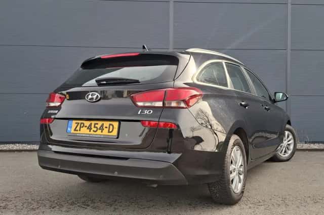 Hyundai i30 (2019) thumbnail 3