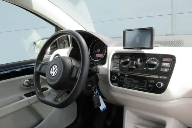 Volkswagen Up! (2012) thumbnail 4