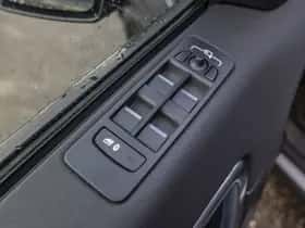 Land Rover Discovery Sport (2016) thumbnail 21