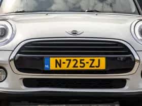 MINI Cooper (2017) thumbnail 4