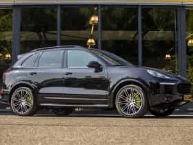 Porsche Cayenne (2017) thumbnail 2