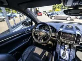 Porsche Cayenne (2017) thumbnail 20