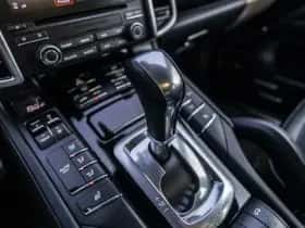 Porsche Cayenne (2017) thumbnail 30