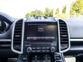 Porsche Cayenne (2017) thumbnail 41