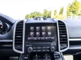 Porsche Cayenne (2017) thumbnail 46