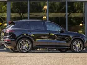 Porsche Cayenne (2017) thumbnail 6