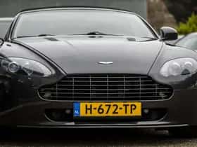 Aston Martin V8 Vantage (2011) thumbnail 12