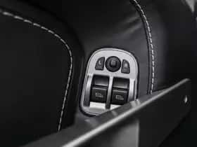 Aston Martin V8 Vantage (2011) thumbnail 29