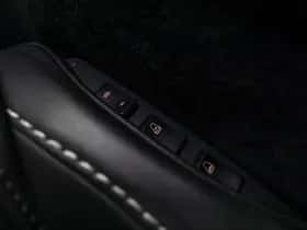 Aston Martin V8 Vantage (2011) thumbnail 31